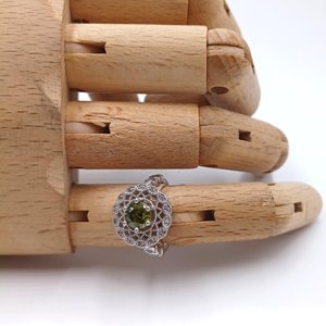 Vintage Silver Tone Filigree Olive Green Stone Fashion Ring Size 5.5