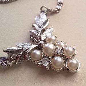 AVON Silver Tone Snail Chain With Faux Pearl and Rhinestones Grapes Center Pendant