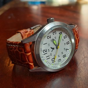 American Eagle Mens Quartz Wrist Watch 13059, Leather band, New Battery