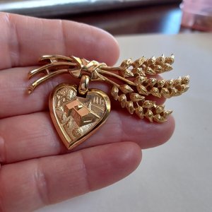 1955 Crown Trifari Betty Crocker Homemaker of Tomorrow Gold Tone Brooch,