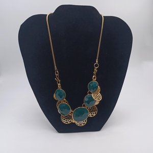 Vintage AVON Versatile Gold Tone and Green Statement Necklace, 3 Necklaces in 1