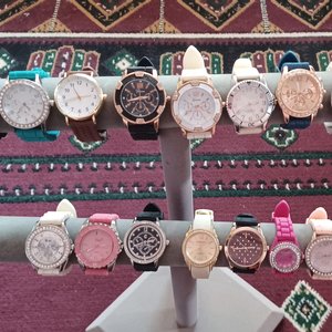 Ladies Silicone Bands Fashion Watches Lot- 15 Total Watches, Multiple Colors and Styles