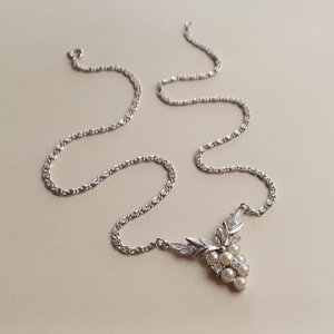 AVON Silver Tone Snail Chain With Faux Pearl and Rhinestones Grapes Center Pendant