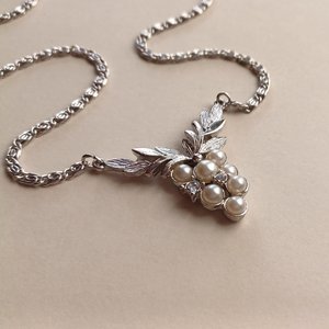 AVON Silver Tone Snail Chain With Faux Pearl and Rhinestones Grapes Center Pendant