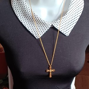 Gold Tone with Rhinestone Center on Gold Tone Rope Chain Pendant Necklace