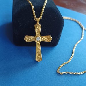 Gold Tone with Rhinestone Center on Gold Tone Rope Chain Pendant Necklace