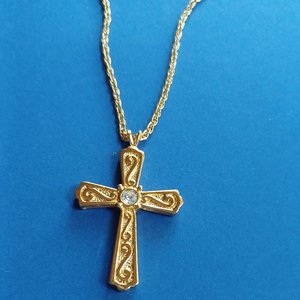 Gold Tone with Rhinestone Center on Gold Tone Rope Chain Pendant Necklace
