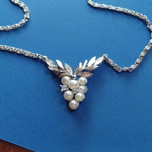 AVON Silver Tone Snail Chain With Faux Pearl and Rhinestones Grapes Center Pendant