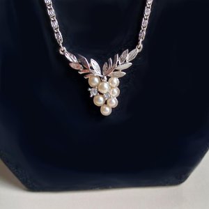 AVON Silver Tone Snail Chain With Faux Pearl and Rhinestones Grapes Center Pendant