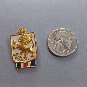 Vintage *Dieu et Mon Droit (GOD And My Right) WWll British War Relief Accessocraft Lapel Pin