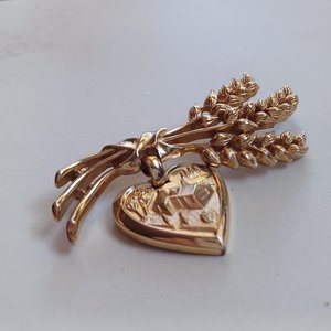 1955 Crown Trifari Betty Crocker Homemaker of Tomorrow Gold Tone Brooch,