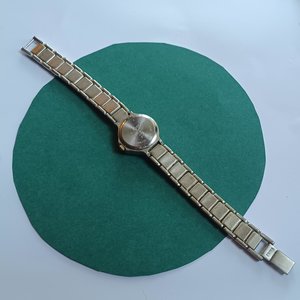 Vintage Sergio Valente Ladies Metal Link Bracelet Quartz Wrist Watch