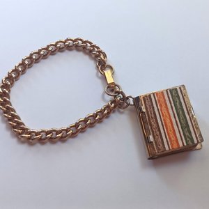 1958 Ice Capades Souvenir Picture Book Charm Gold Tone Bracelet