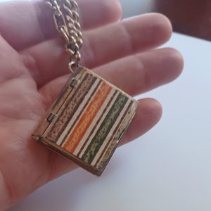 1958 Ice Capades Souvenir Picture Book Charm Gold Tone Bracelet