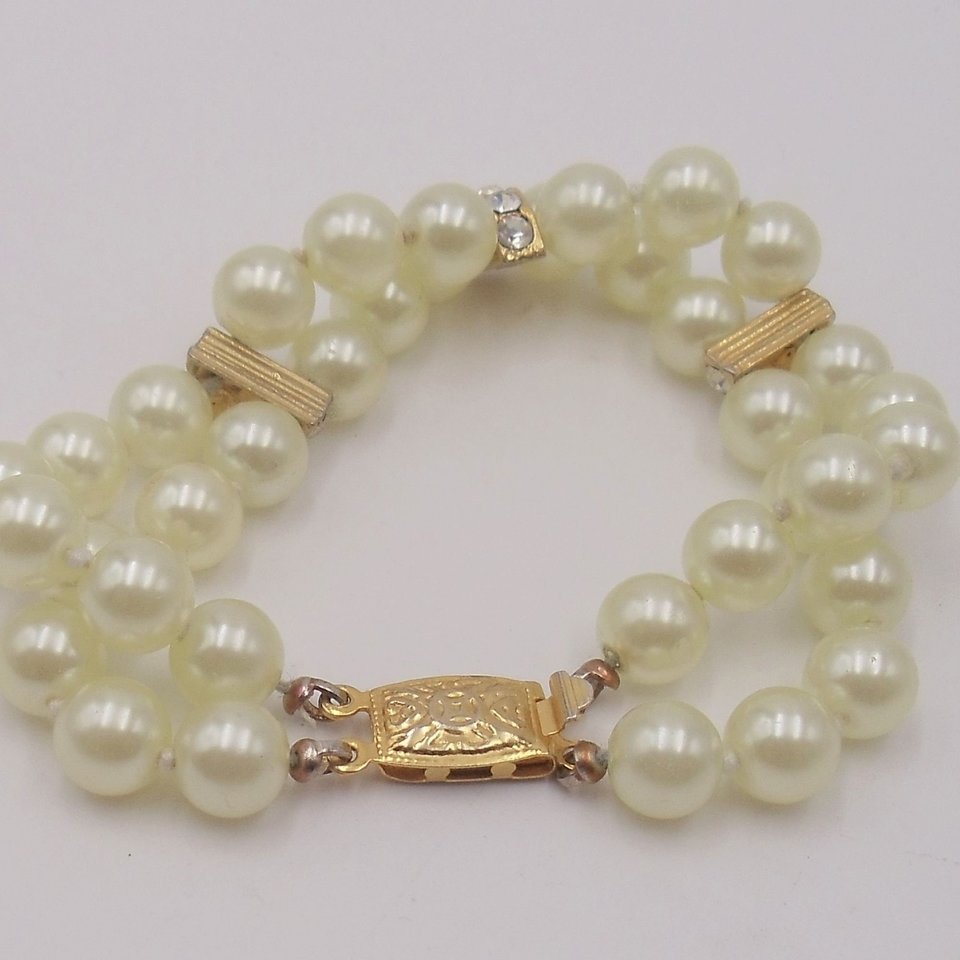Charming Vintage Faux Pearls and Rhinestones Beaded Bracelet