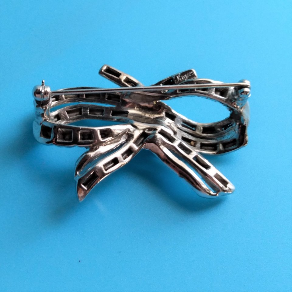 Magnificent Keyes, Rare Designer Silver Tone Rhinestone Baguette Bow Brooch
