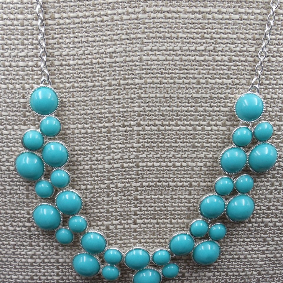 Liz Claiborne Silver Tone Teal Green Round Cabochons Pretty Vintage  Statement Bib Necklace