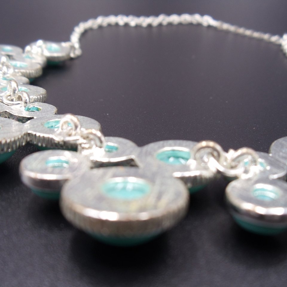 Liz Claiborne Silver Tone Teal Green Round Cabochons Pretty Vintage  Statement Bib Necklace