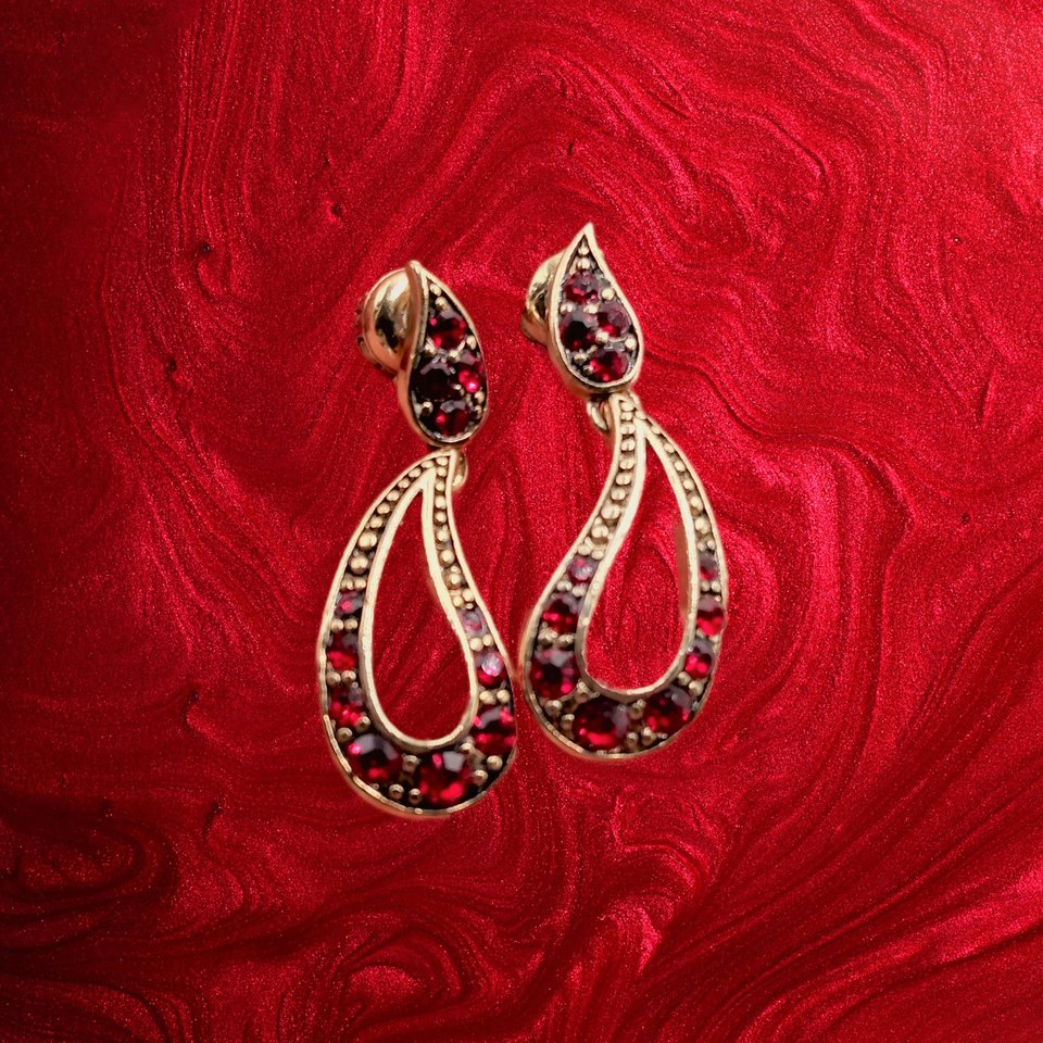 MONET Gold Tone Red Rhinestone Paisley Dangle Earrings with Original pushbacks