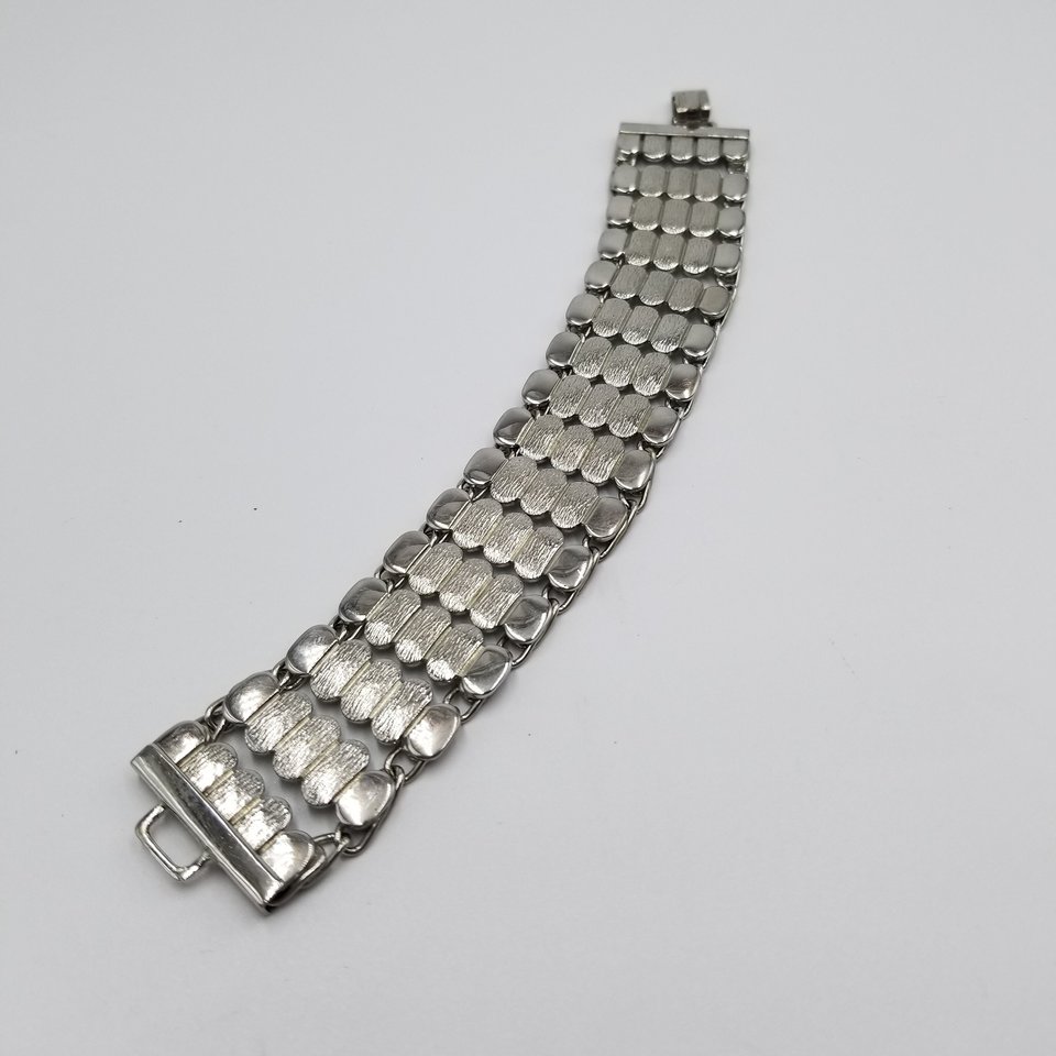 Stylish Vintage Silver Tone Snail/Scroll Chain Panel Bracelet