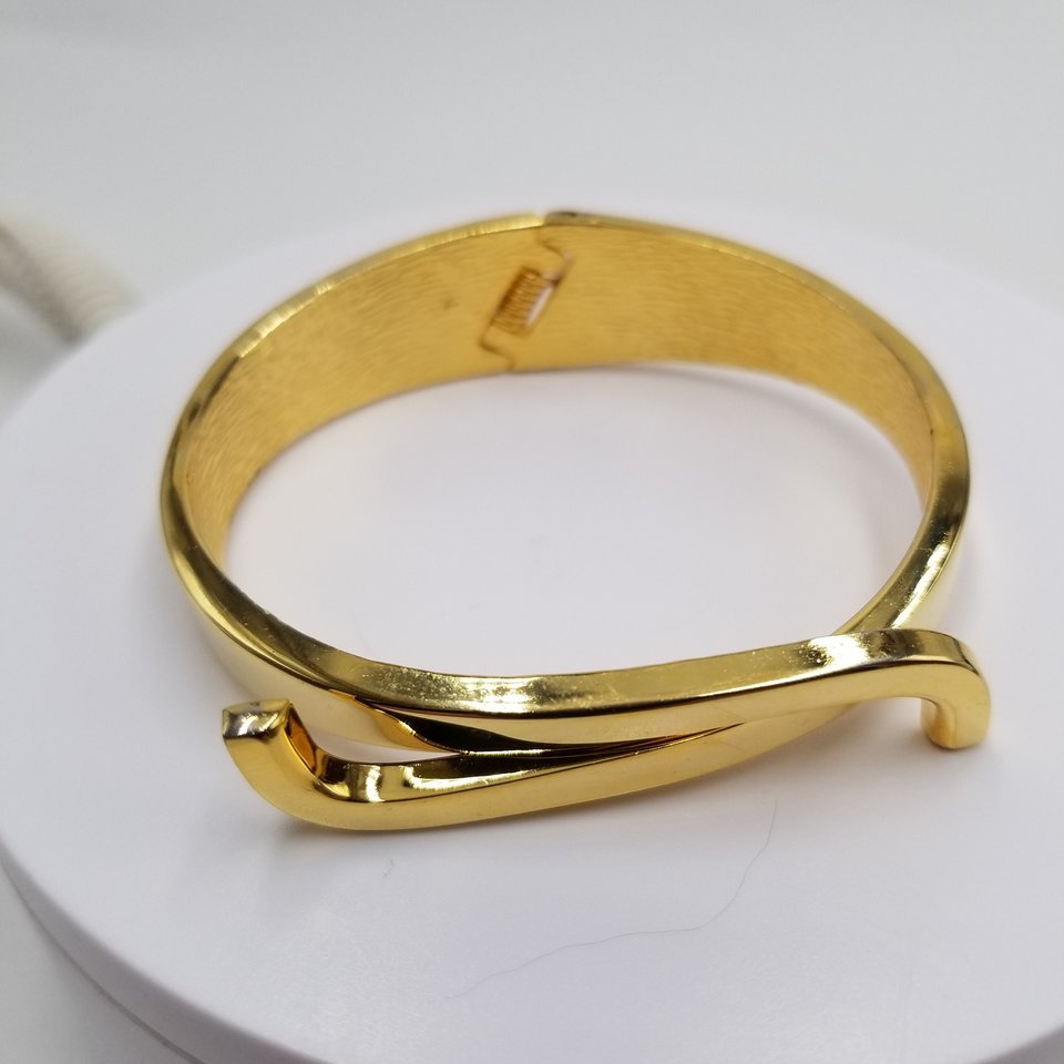 Shiny Vintage Gold Tone Criss Cross Clamper Cuff Bracelet,