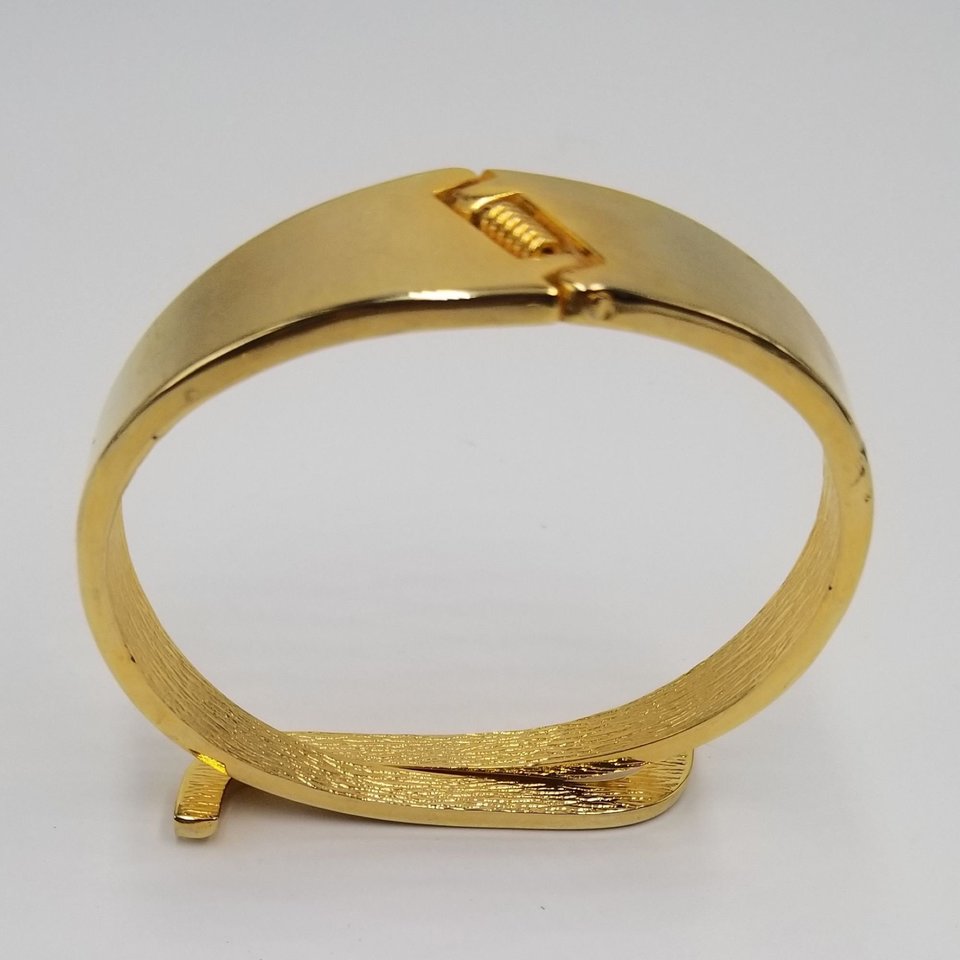 Shiny Vintage Gold Tone Criss Cross Clamper Cuff Bracelet,