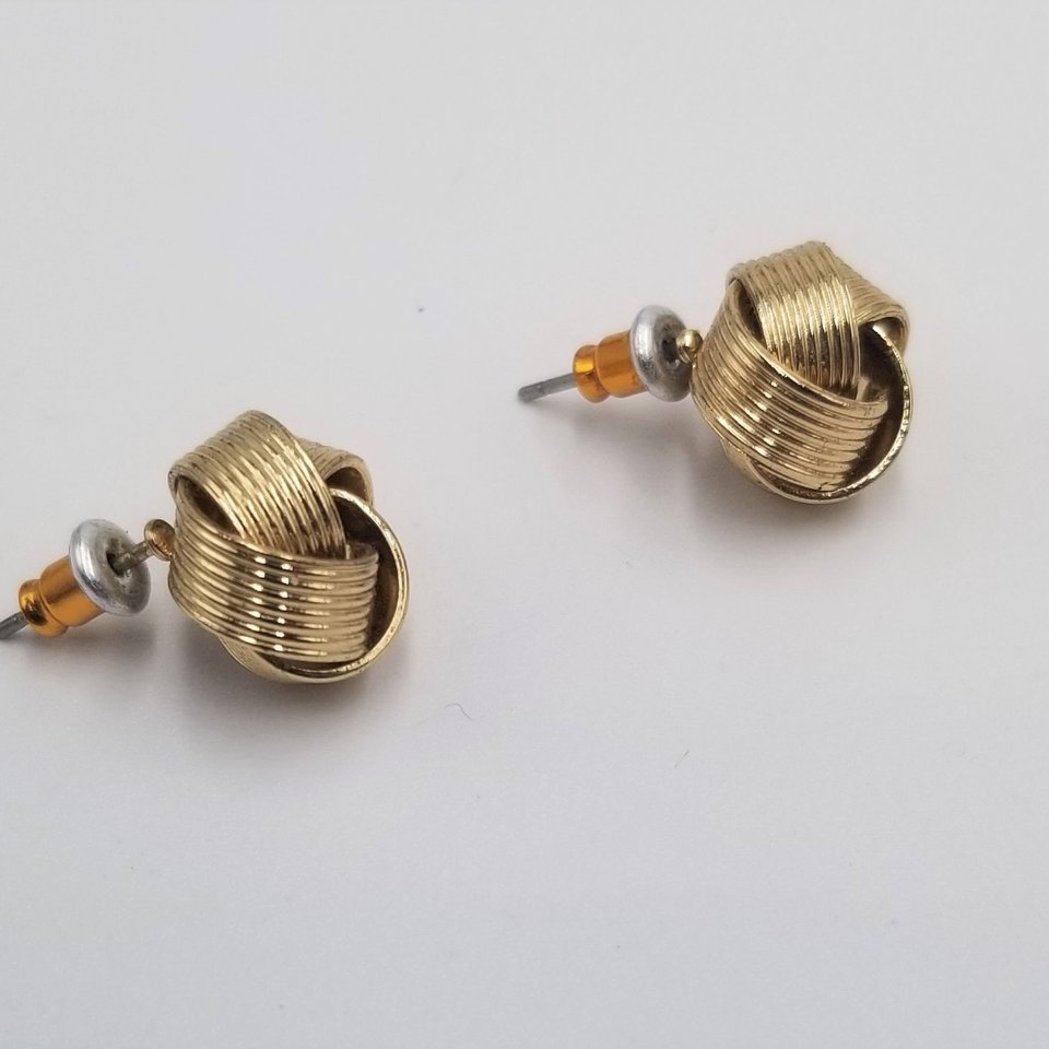 Flattering Vintage Gold Tone Figural Knots Post Earrings