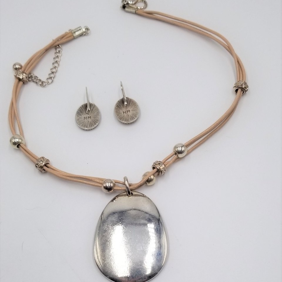 Fun Vintage Silver Tone Glitter Confetti Medallion on Light Brown Leather Cord with Matching earrings Jewelry Set