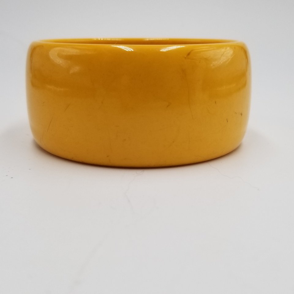 Vintage Art Deco Chunky and Wide Genuine Butterscotch Bakelite Bangle Bracelet