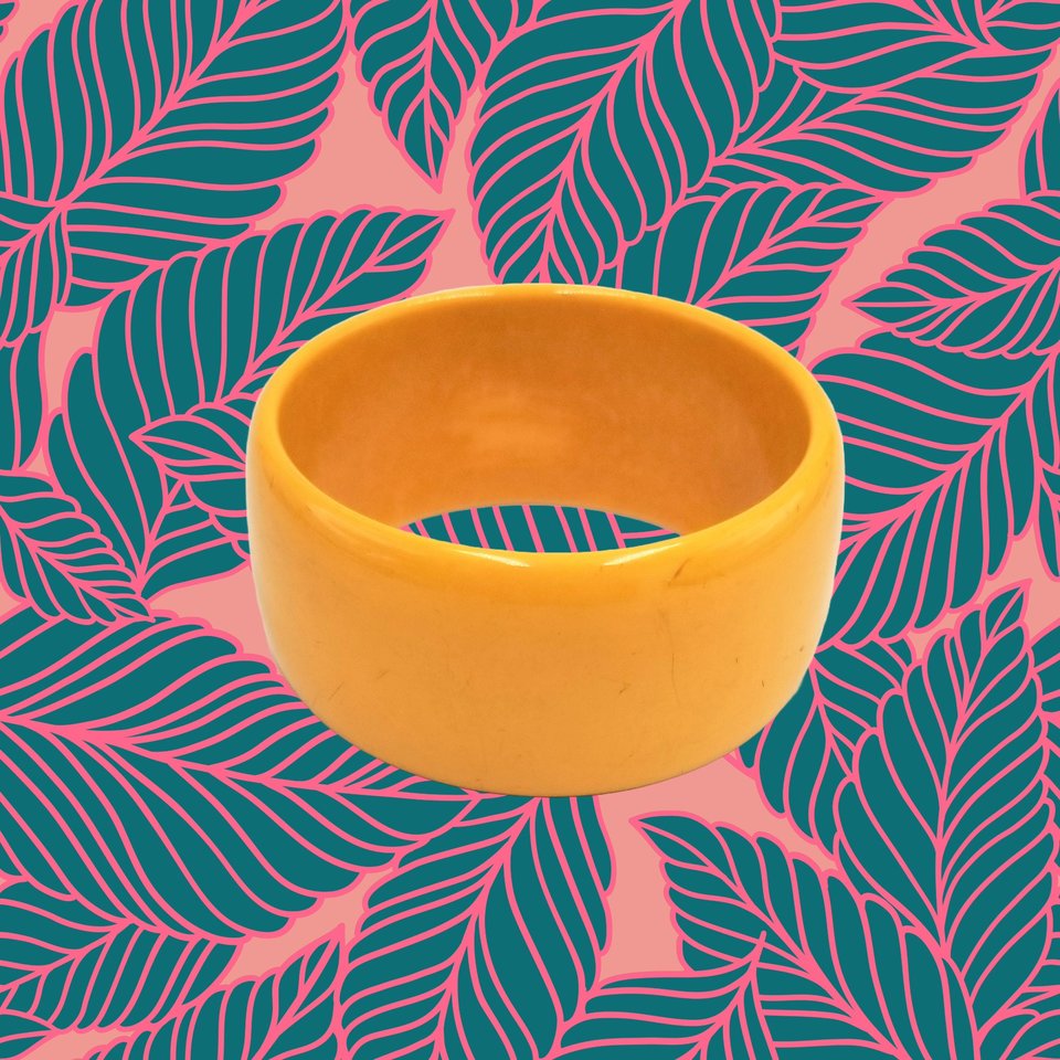 Vintage Art Deco Chunky and Wide Genuine Butterscotch Bakelite Bangle Bracelet