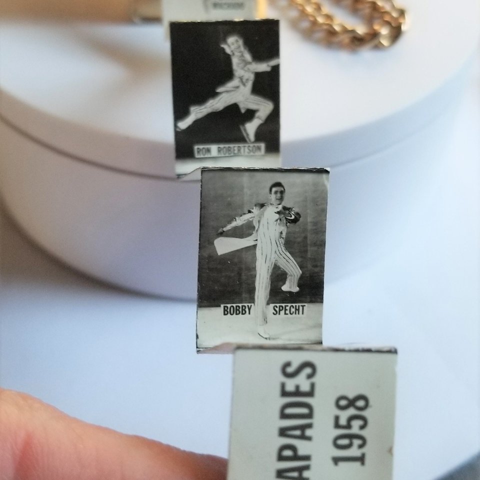 1958 Ice Capades Souvenir Picture Book Charm Gold Tone Bracelet