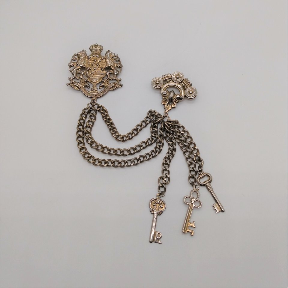 Vintage Gold Tone Providentiae Memor Lion Crown Keys Chain Double Brooch