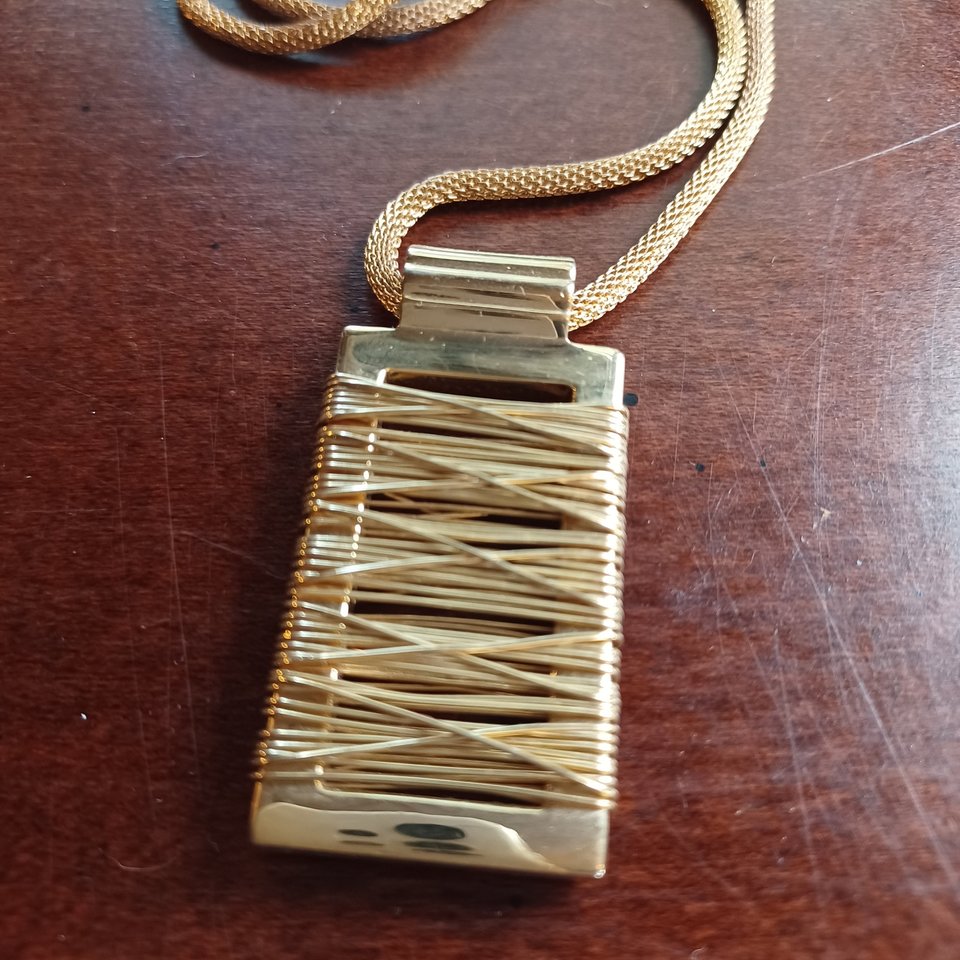 Lia Sophia, "Gold Digger" Gold Tone Wire Wrap Pendant, Chain and Matching Earrings Jewelry Set