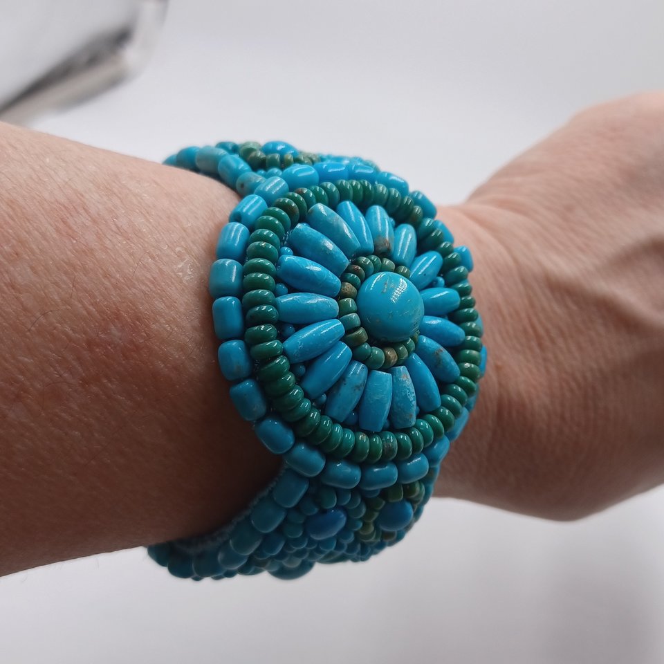 Vintage Southwestern Dyed Turquoise Howlite Beaded Cuff Bracelet