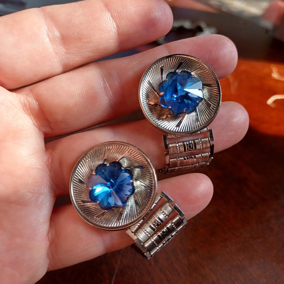 Silver Tone and Blue Stone Wrap Around Southwestern Mens Cufflinks
