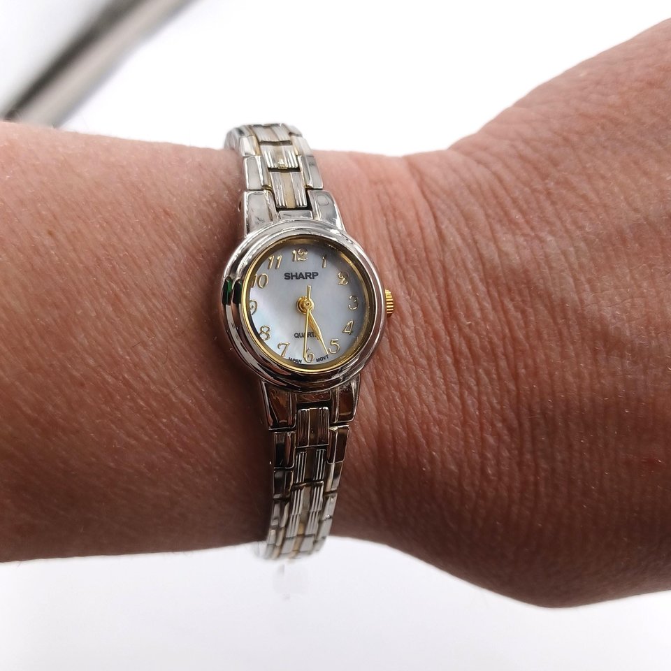 Ladies SHARP Silver Tone Quartz Wrist Watch- New Battery