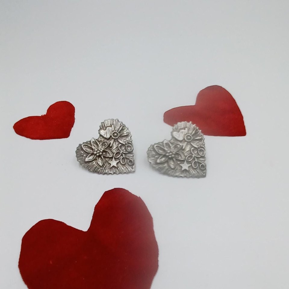 Heart Shape Floral Design Pewter Pierced Earrings
