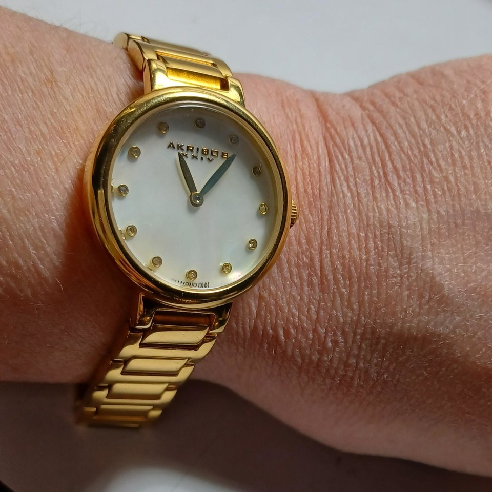 AKRIBOS XXIV Gold Tone Diamond Dial Ladies Quartz Wrist Watch- New Battery