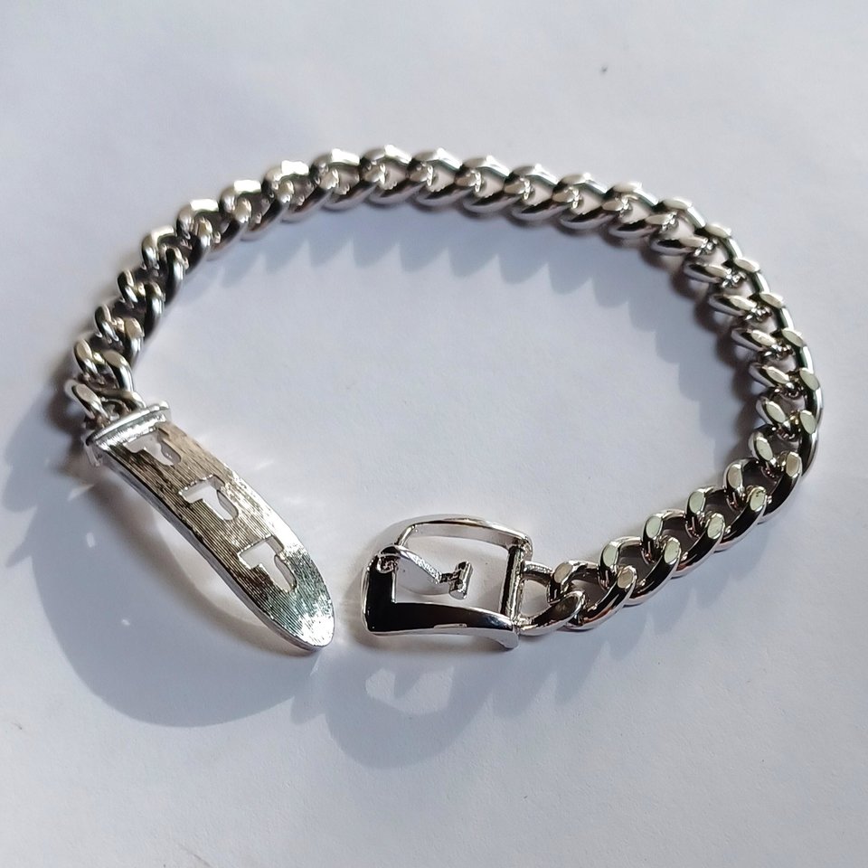 Avon Silver Tone Heavy Curb Chain Bracelet with Buckle Closure