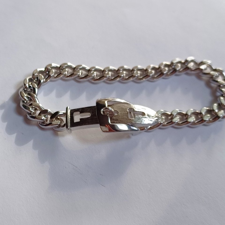 Avon Silver Tone Heavy Curb Chain Bracelet with Buckle Closure