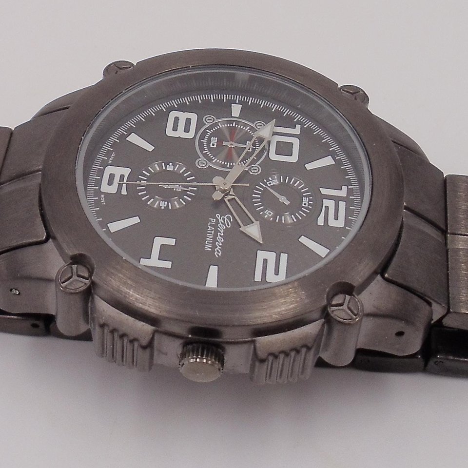 Mens Geneva Platinum Heavy Large Bronze Tone Quartz Watch, New Battery