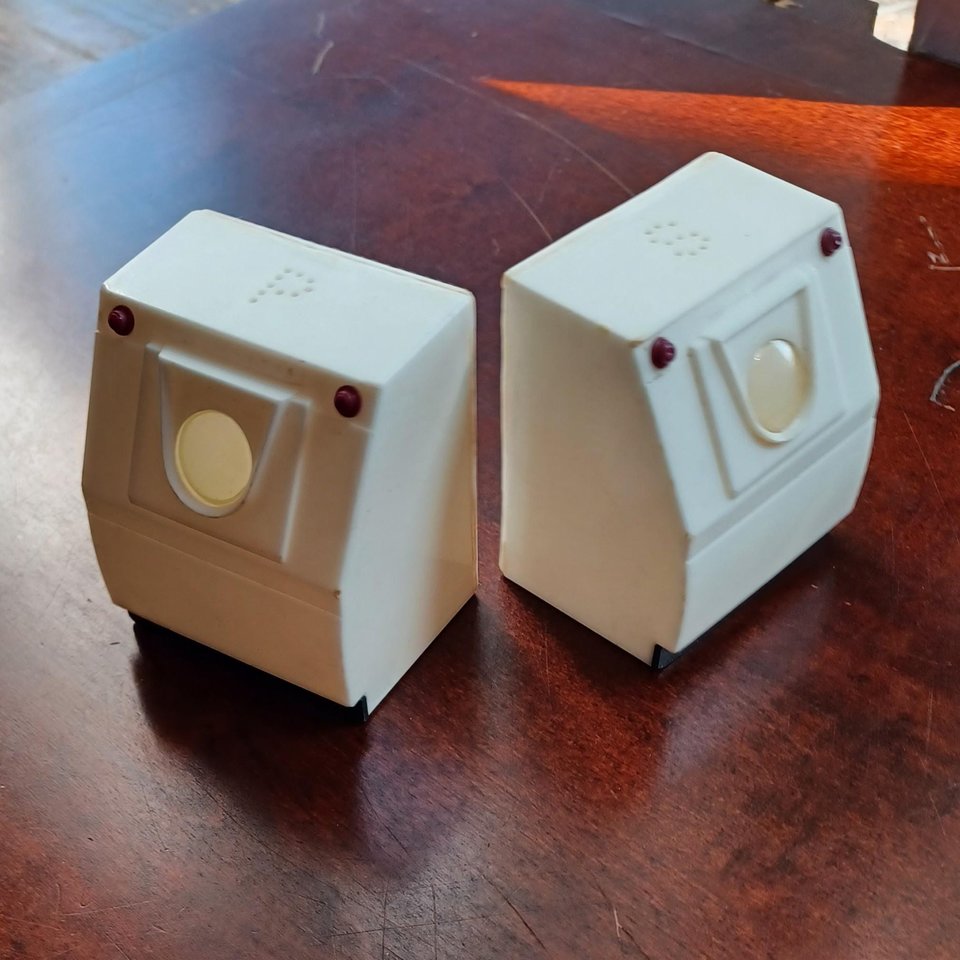 Small Plastic White Westinghouse Washer and Dryer Salt and Pepper Shaker Set, Mid Century