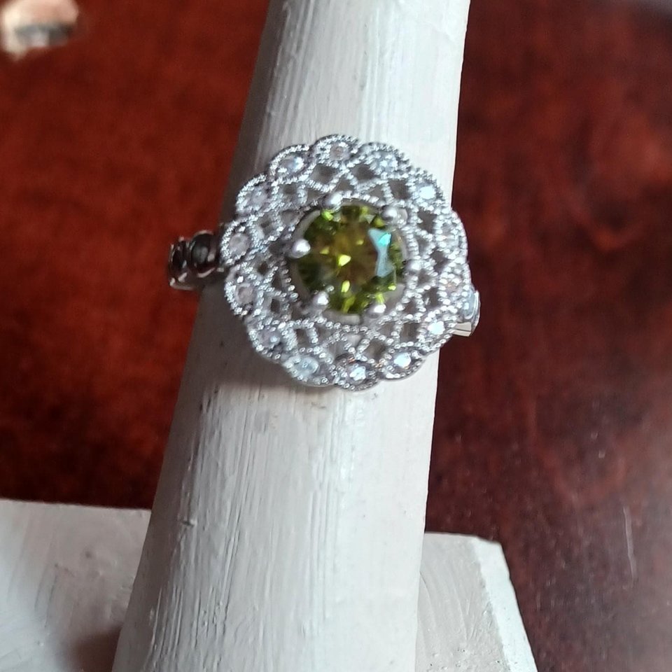 Vintage Silver Tone Filigree Olive Green Stone Fashion Ring Size 5.5