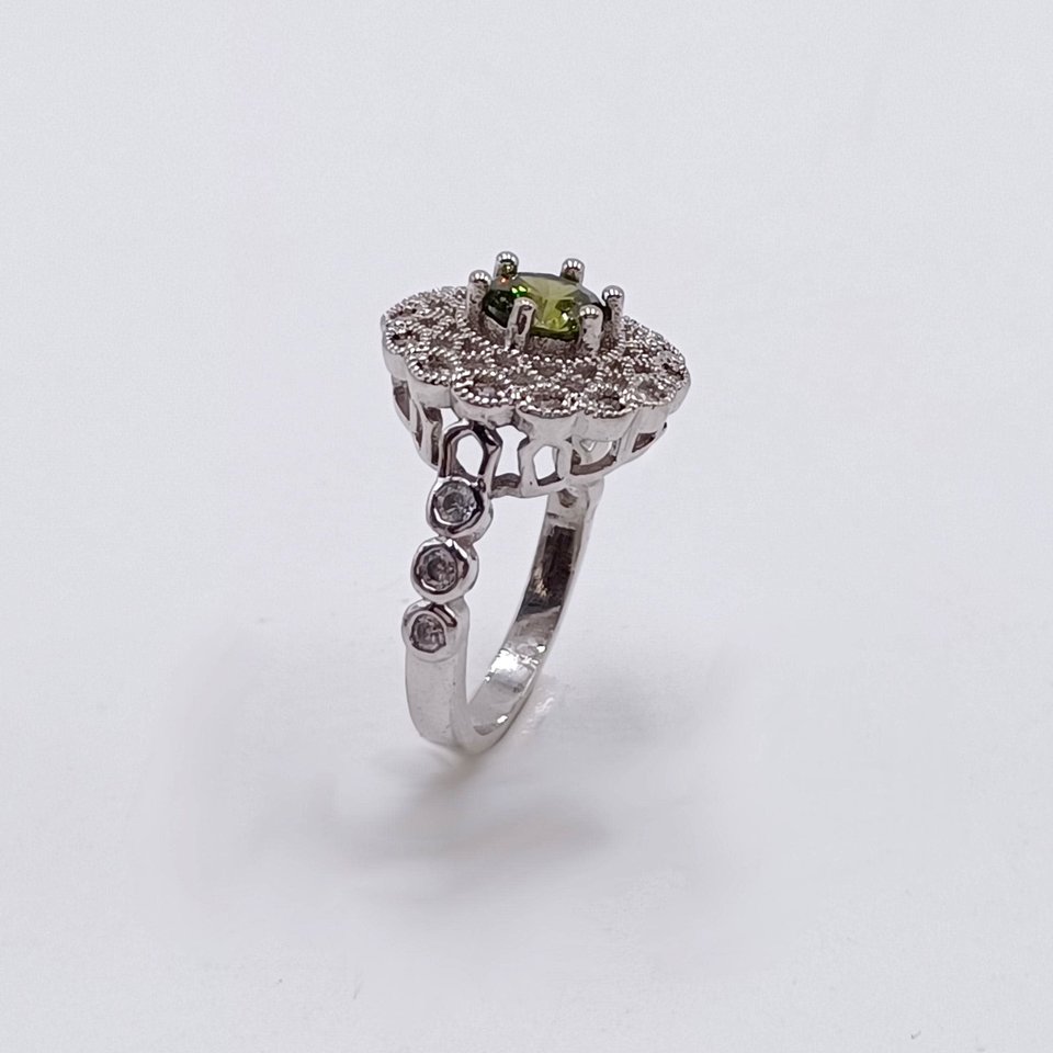 Vintage Silver Tone Filigree Olive Green Stone Fashion Ring Size 5.5