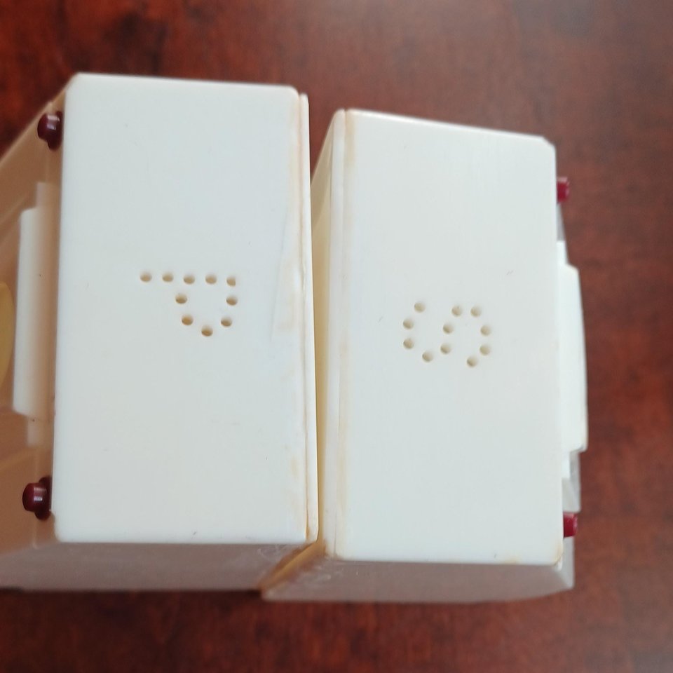 Small Plastic White Westinghouse Washer and Dryer Salt and Pepper Shaker Set, Mid Century