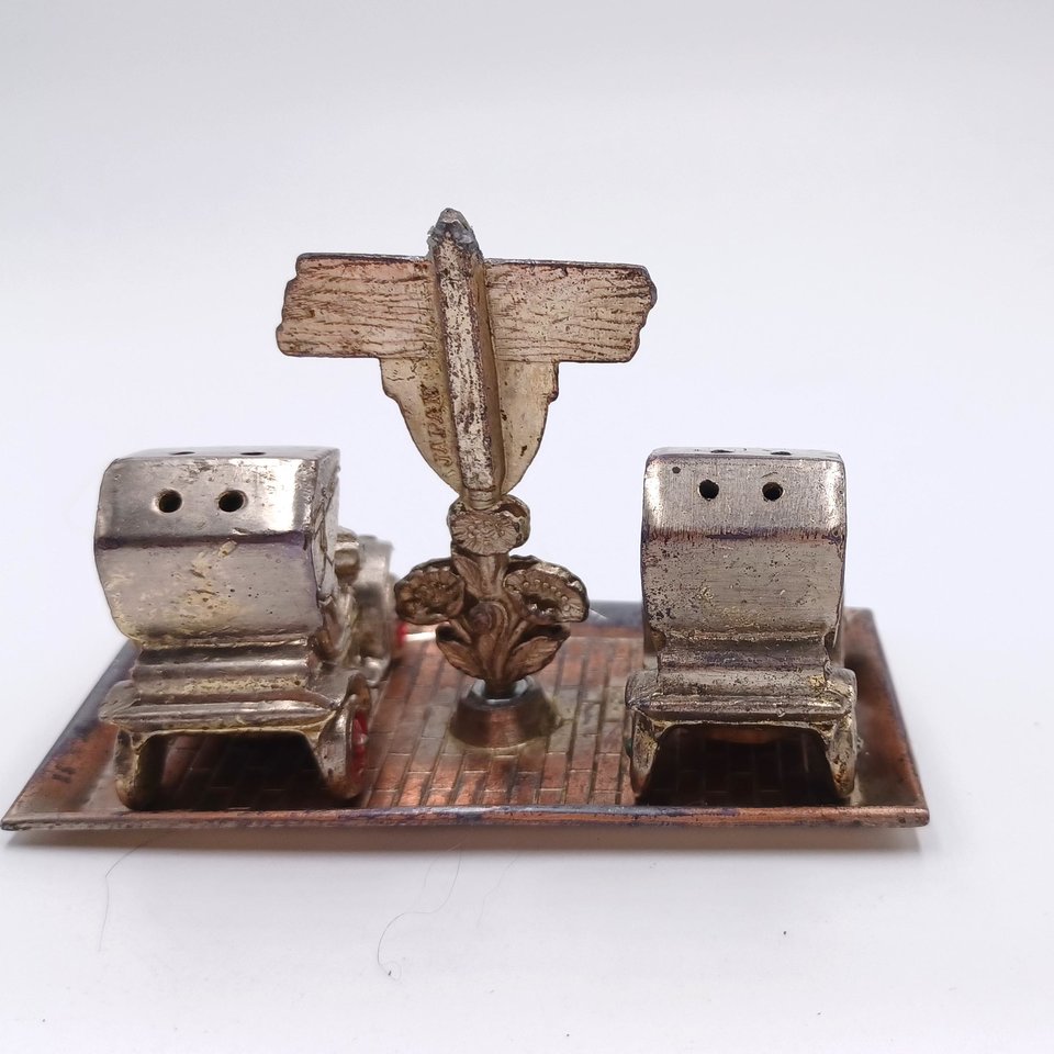 Vintage Model T's Silver Plate Texas Souvenir Salt and Pepper Shakers Set
