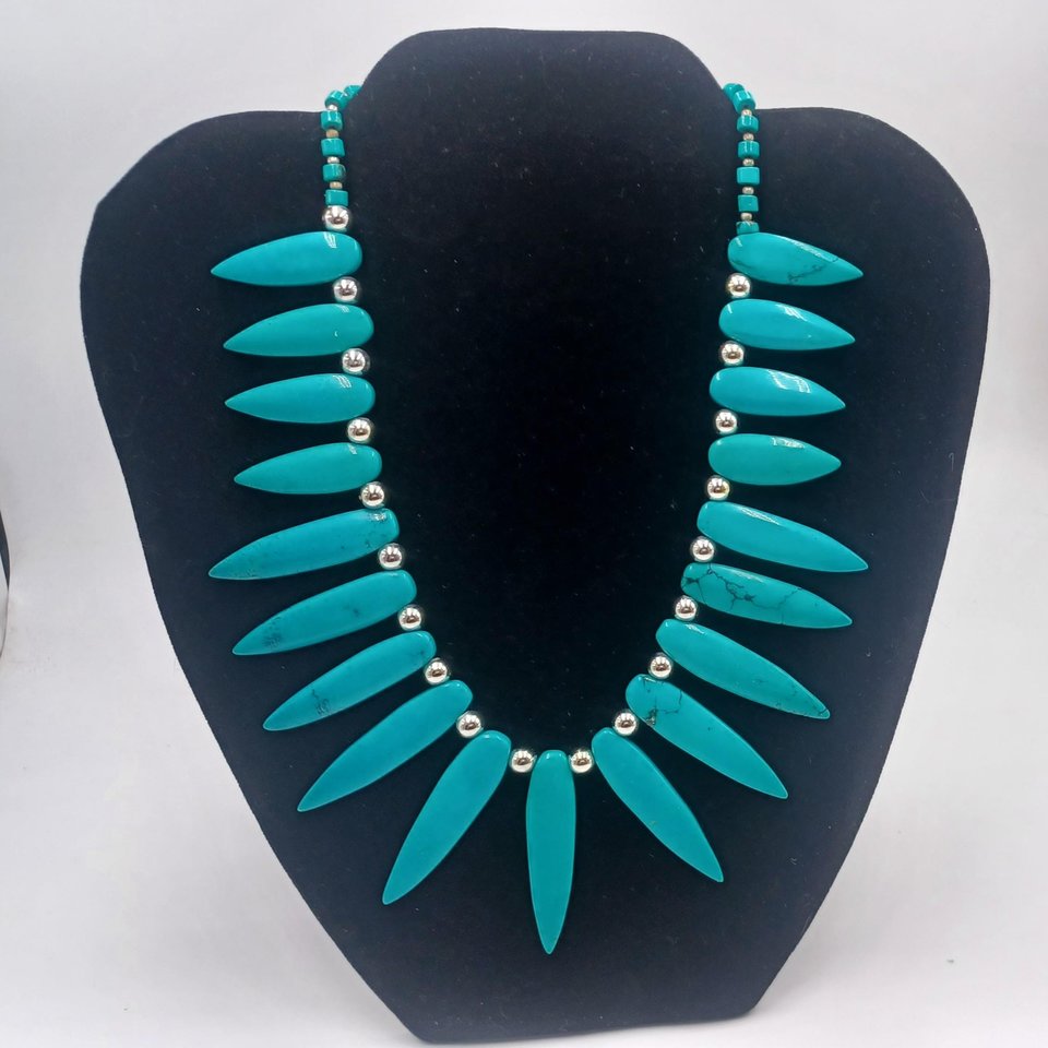 Dyed Turquoise Howlite Spiky Southwestern Fan Fringe Collar Necklace