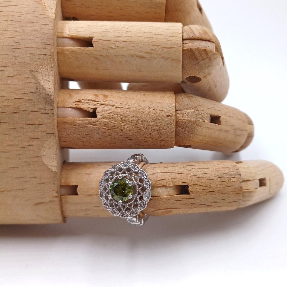 Vintage Silver Tone Filigree Olive Green Stone Fashion Ring Size 5.5