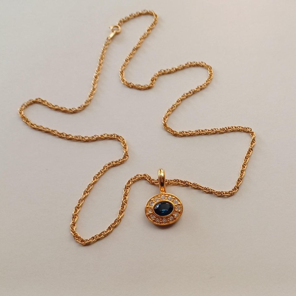 Vintage Avon Gold Tone Blue Gem and Rhinestones Pendant on Rope Chain Necklace