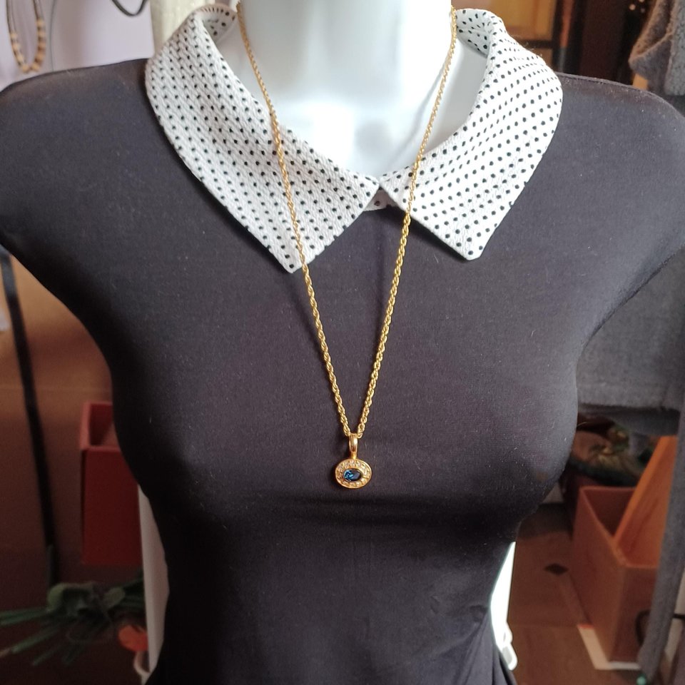 Vintage Avon Gold Tone Blue Gem and Rhinestones Pendant on Rope Chain Necklace